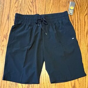 LEG3ND Women's  Shorts Size Large NWT